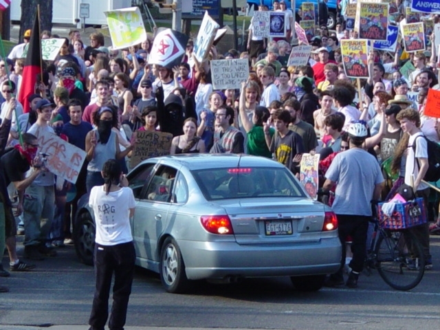 Motorist Tries to Dr...