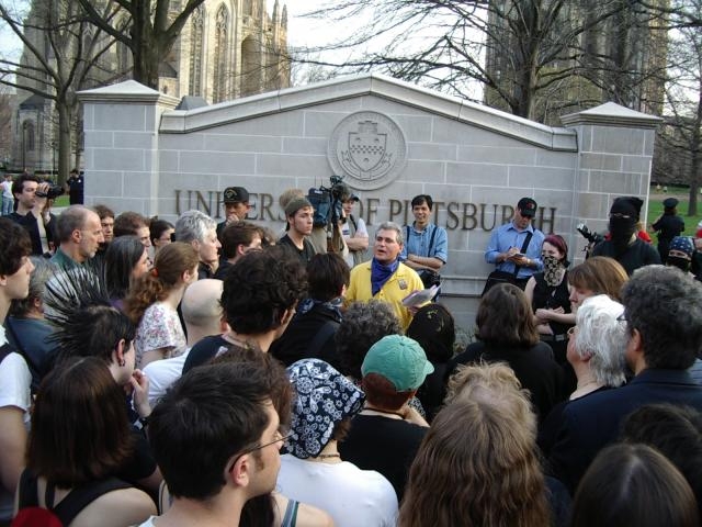 Tim speaks to the cr...