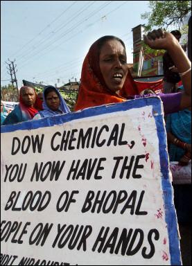Angry Bhopal women p...