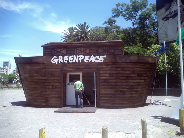 Greenpeace Goes Deis...