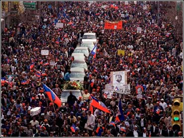 3000 Mouners at Patr...
