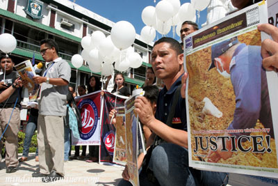Filipino journalists...